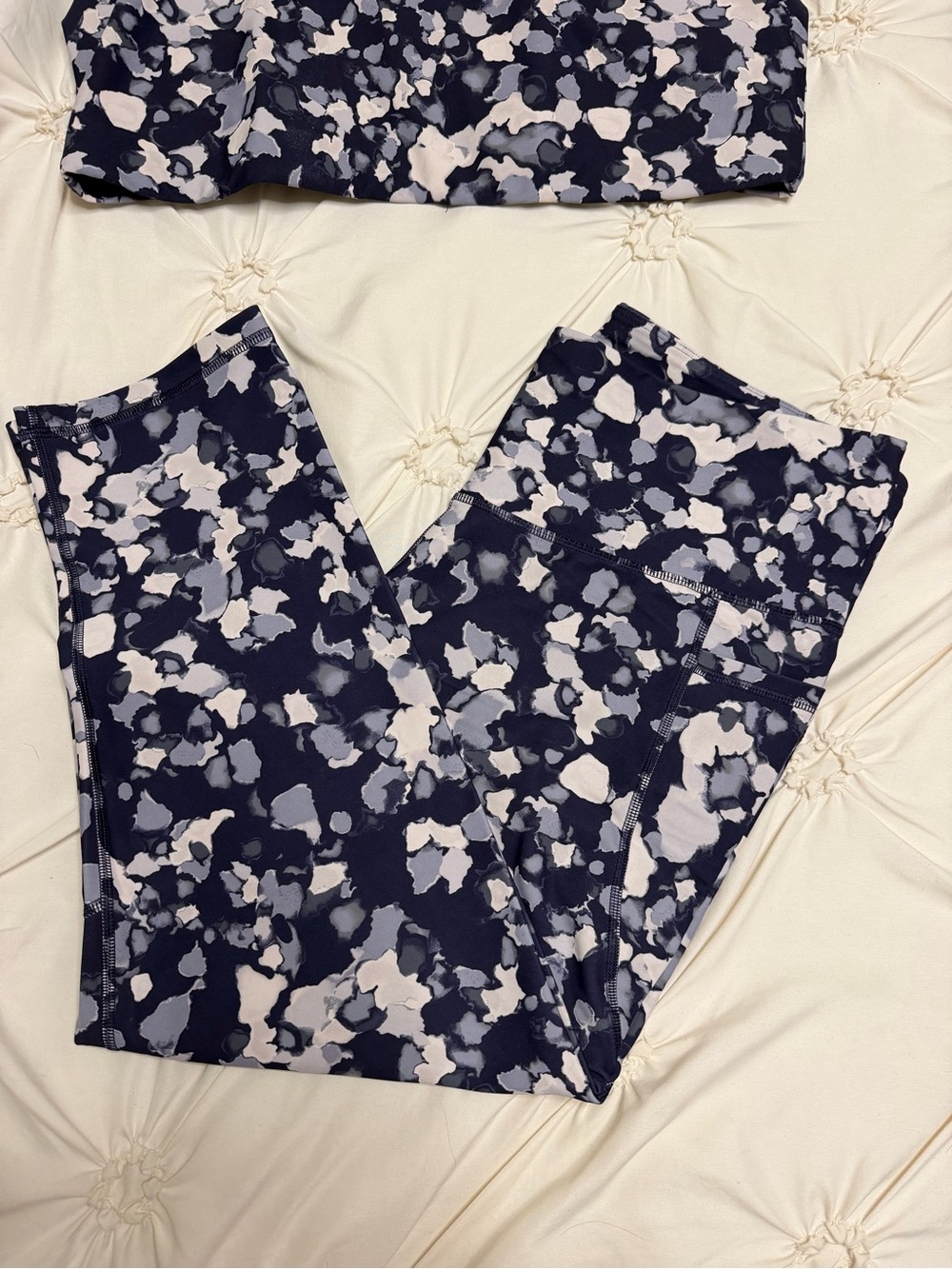 Old Navy Navy & White Abstract Print Sports Bra and Leggings Set